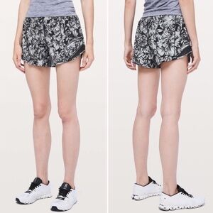 lululemon athletica Hotty Hot Short II 4" Night Garden Floral Ice Grey Black